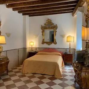 Appartement Luxury In San Marco With Canal View Venetië
